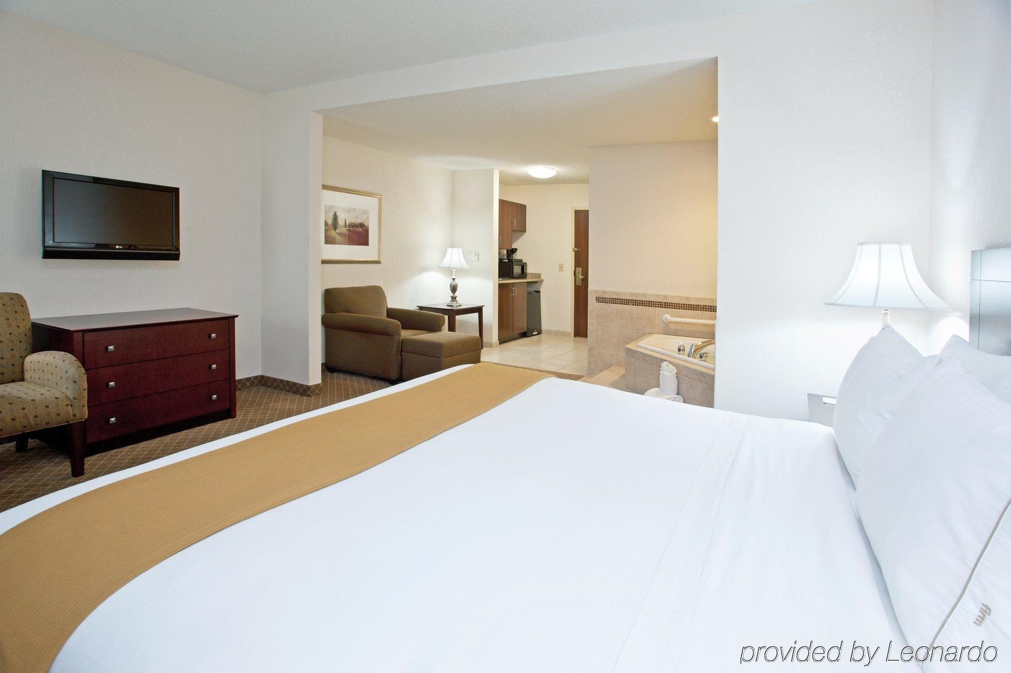Holiday Inn Express Hotel & Suites Rochester Webster By Ihg Rom bilde